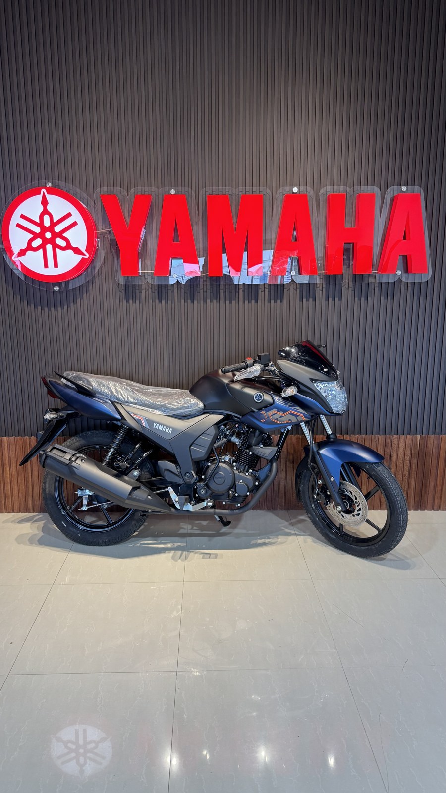 Yamaha SZ 150cc color azul, vista lateral