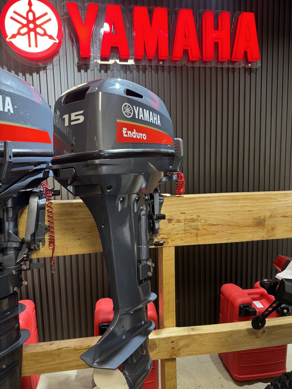 Yamaha 15 HP Enduro, otra vista