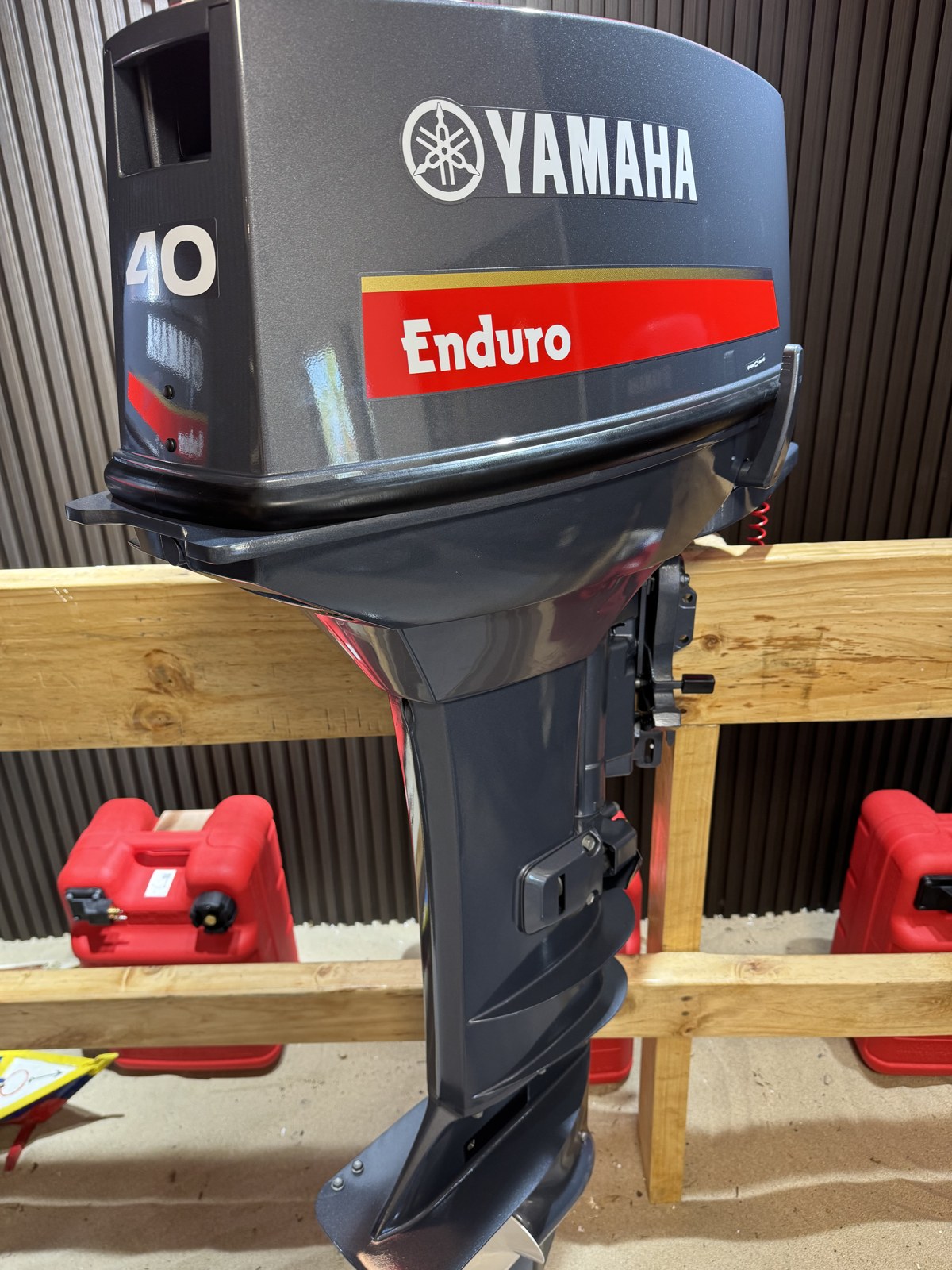 Yamaha E40G Enduro en showroom